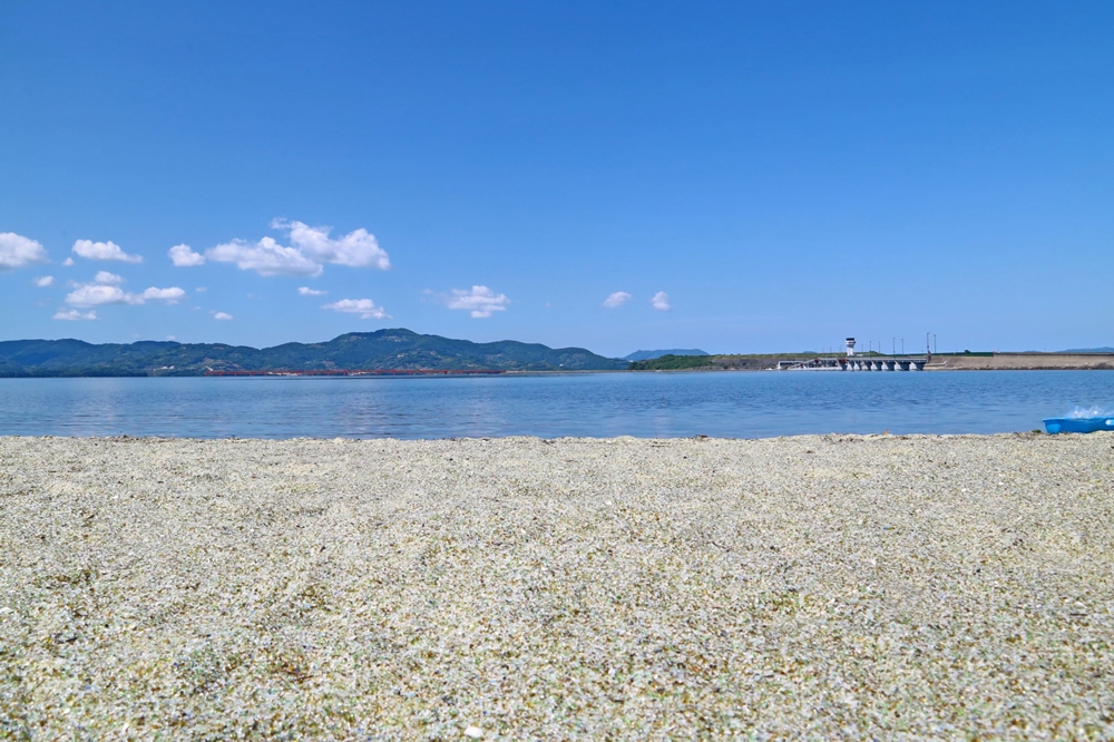 ガラスの砂浜